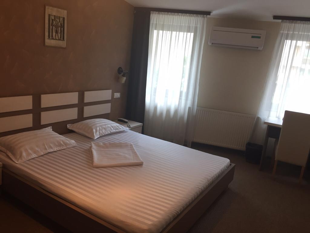 Pension Cleopatra Targu Mures Ngoại thất bức ảnh